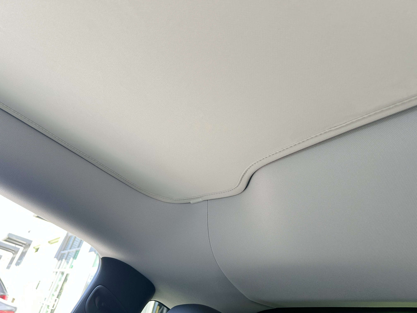 model-y-juniper-2026-panoramic-glass-roof-sunshades