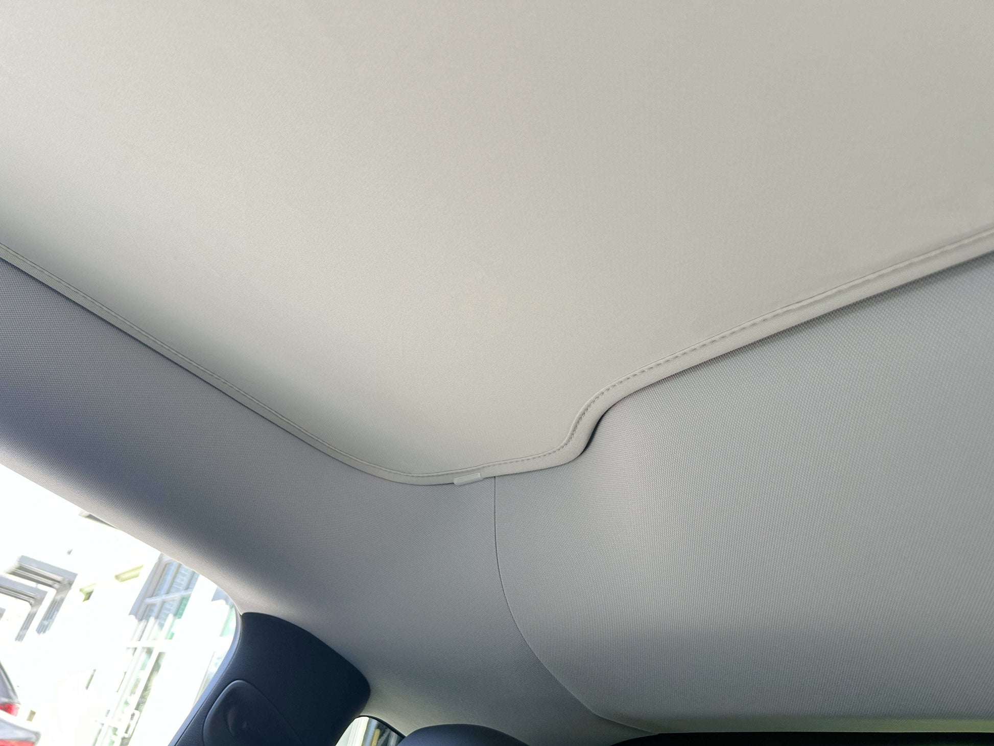 model-y-juniper-2026-panoramic-glass-roof-sunshades