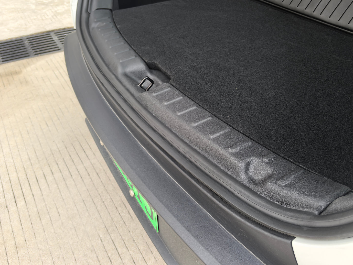 Model Y Juniper 2026+: TPE Trunk Sill Cover