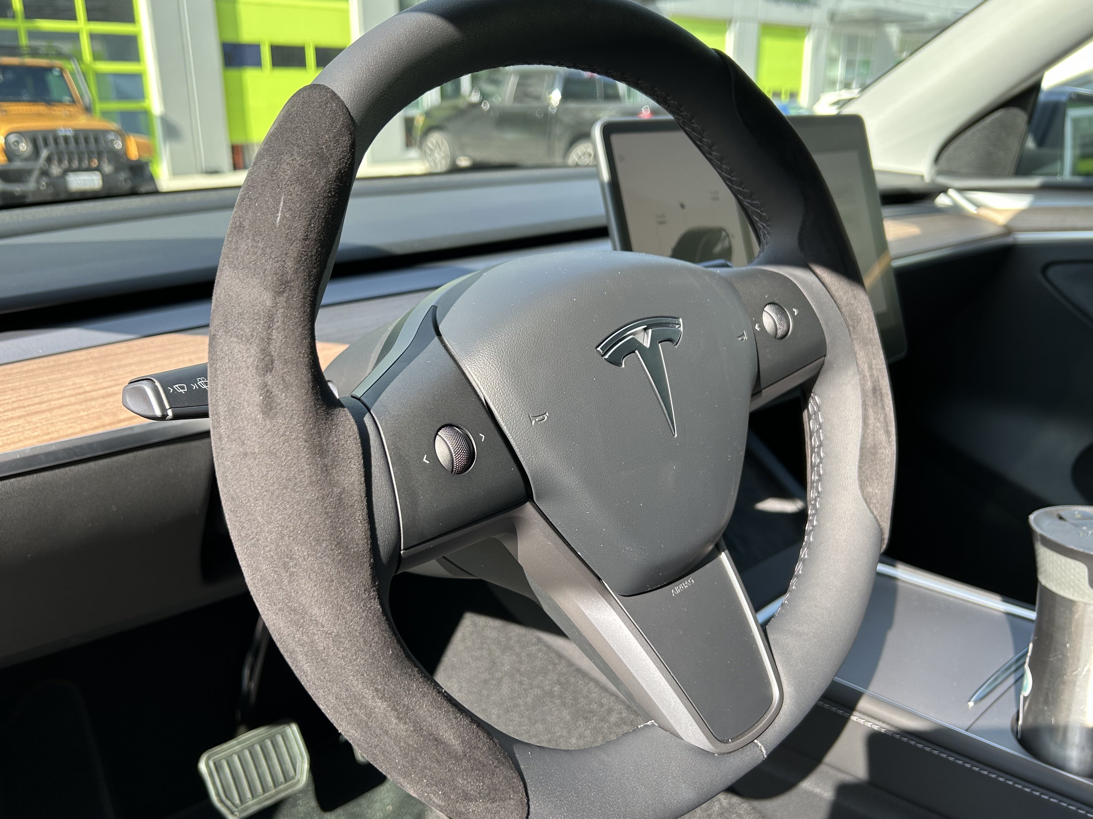 Tesla model 3 steering wheel outlet diameter