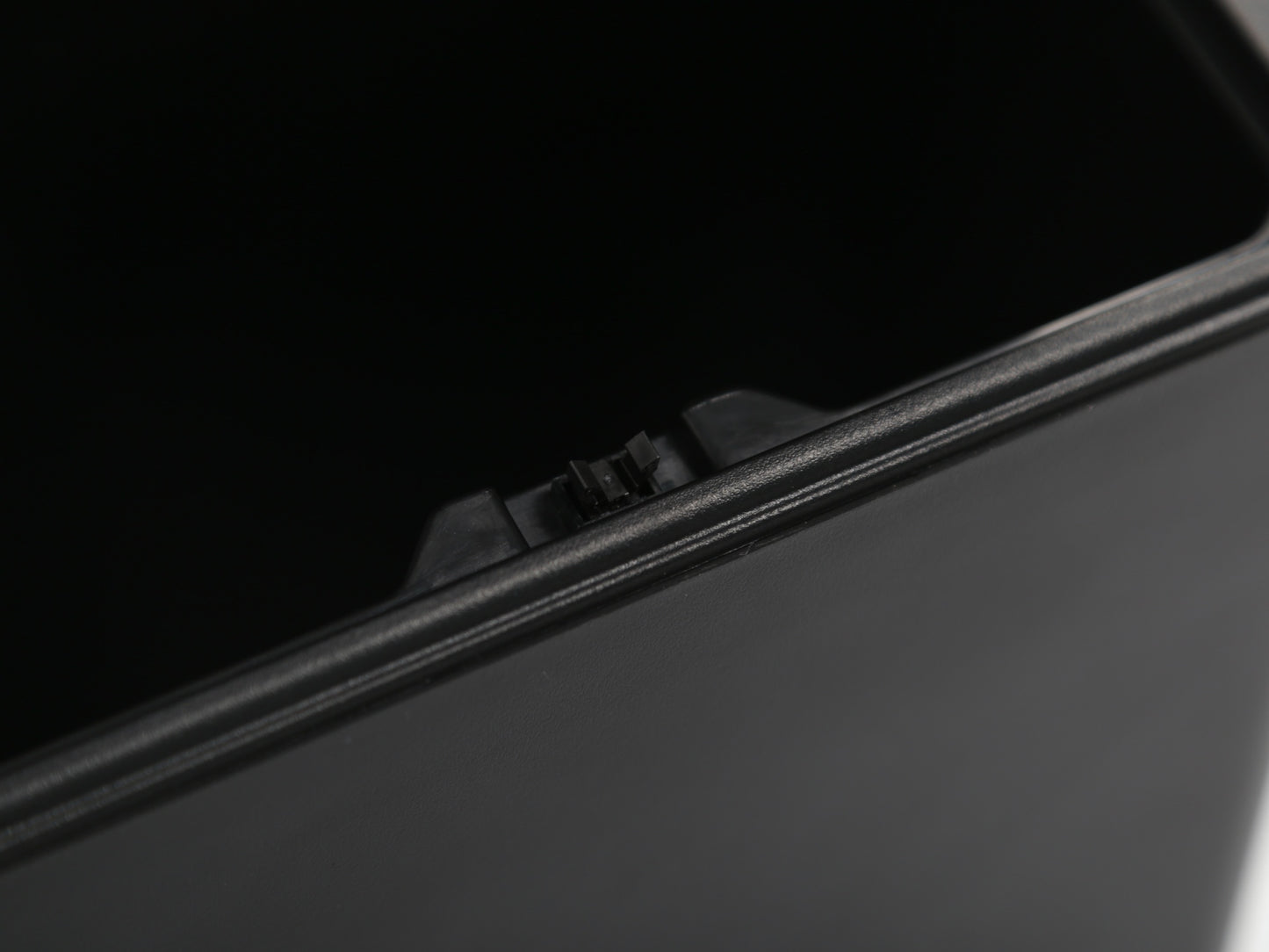 Model Y: Rear Passenger Centre Console Bin