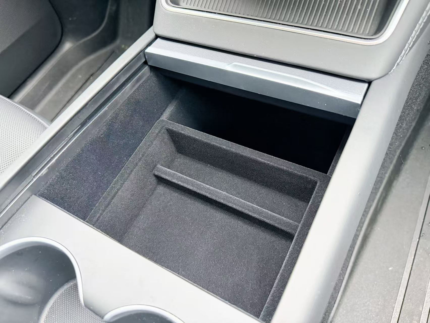 Model 3 Highland 2024+/ Y Juniper 2026+: Centre Console Organizer Tray