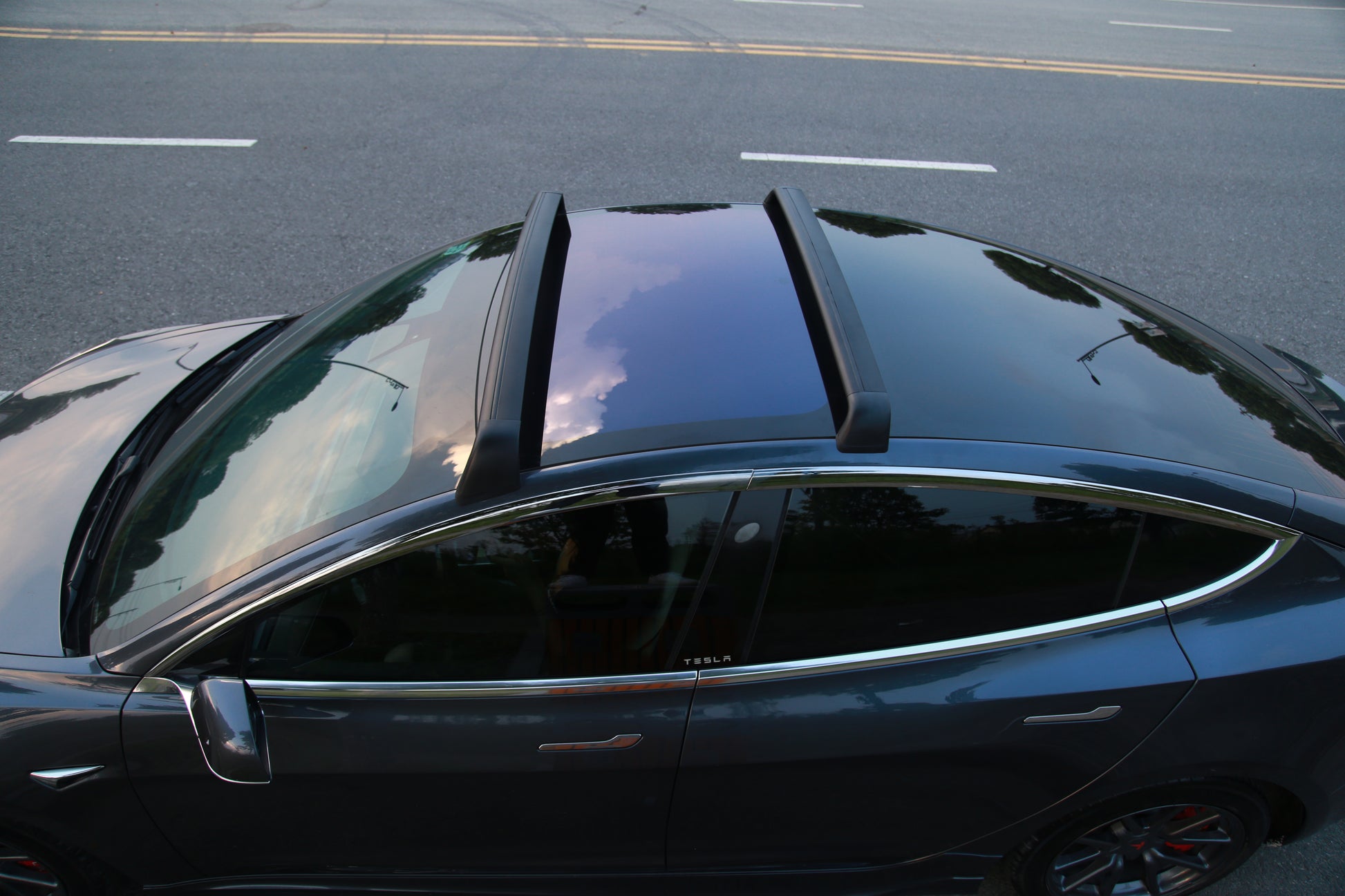 model-3-y-aluminum-roof-rack-cross-bars-2-pcs