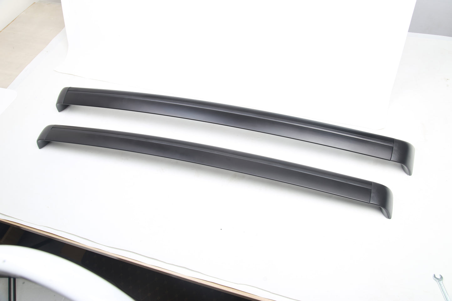 model-3-y-aluminum-roof-rack-cross-bars-2-pcs