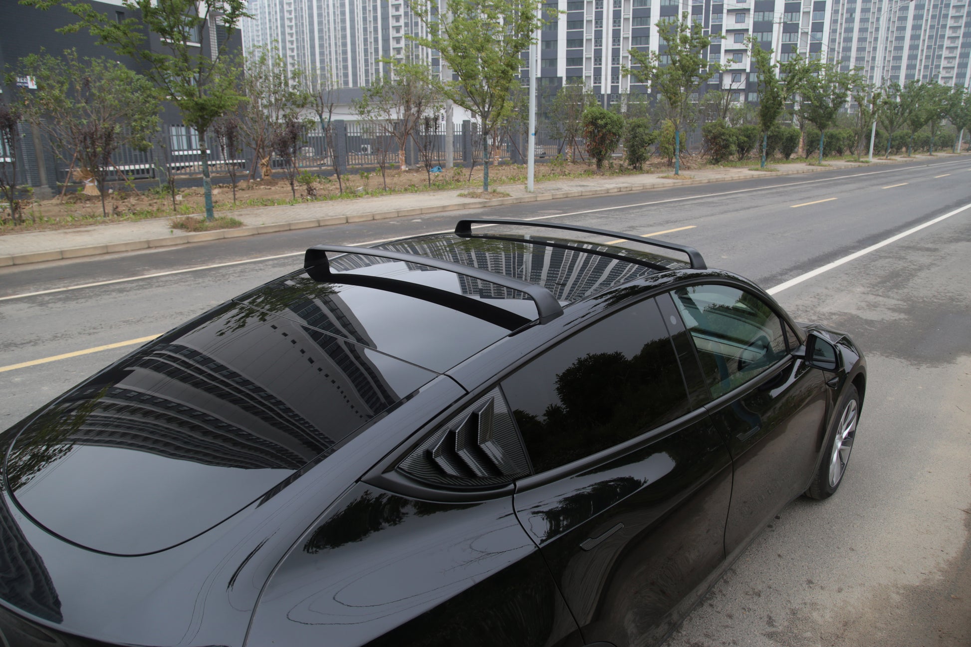 model-3-y-aluminum-roof-rack-cross-bars-2-pcs